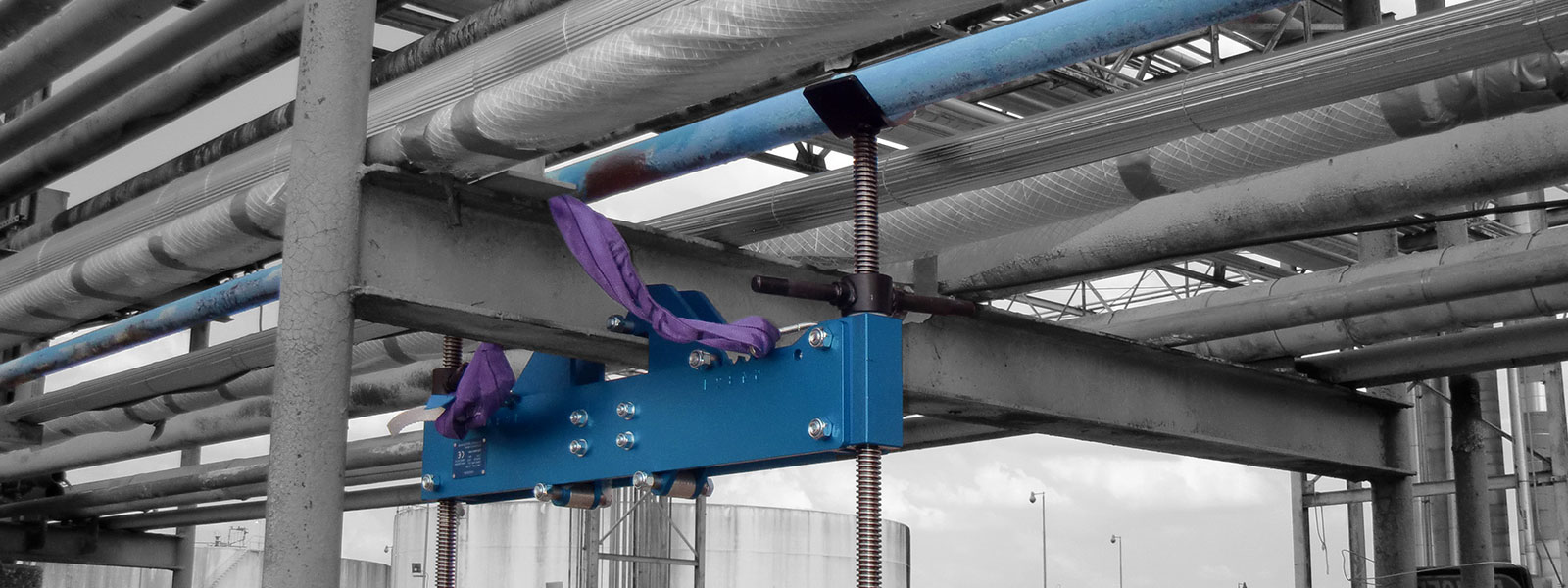 The Pipe Rack Jack, easy pipe lifting tool Pipe Rack Jack